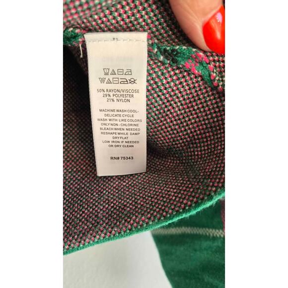 Tahari Sweater. Small - Picture 5 of 5